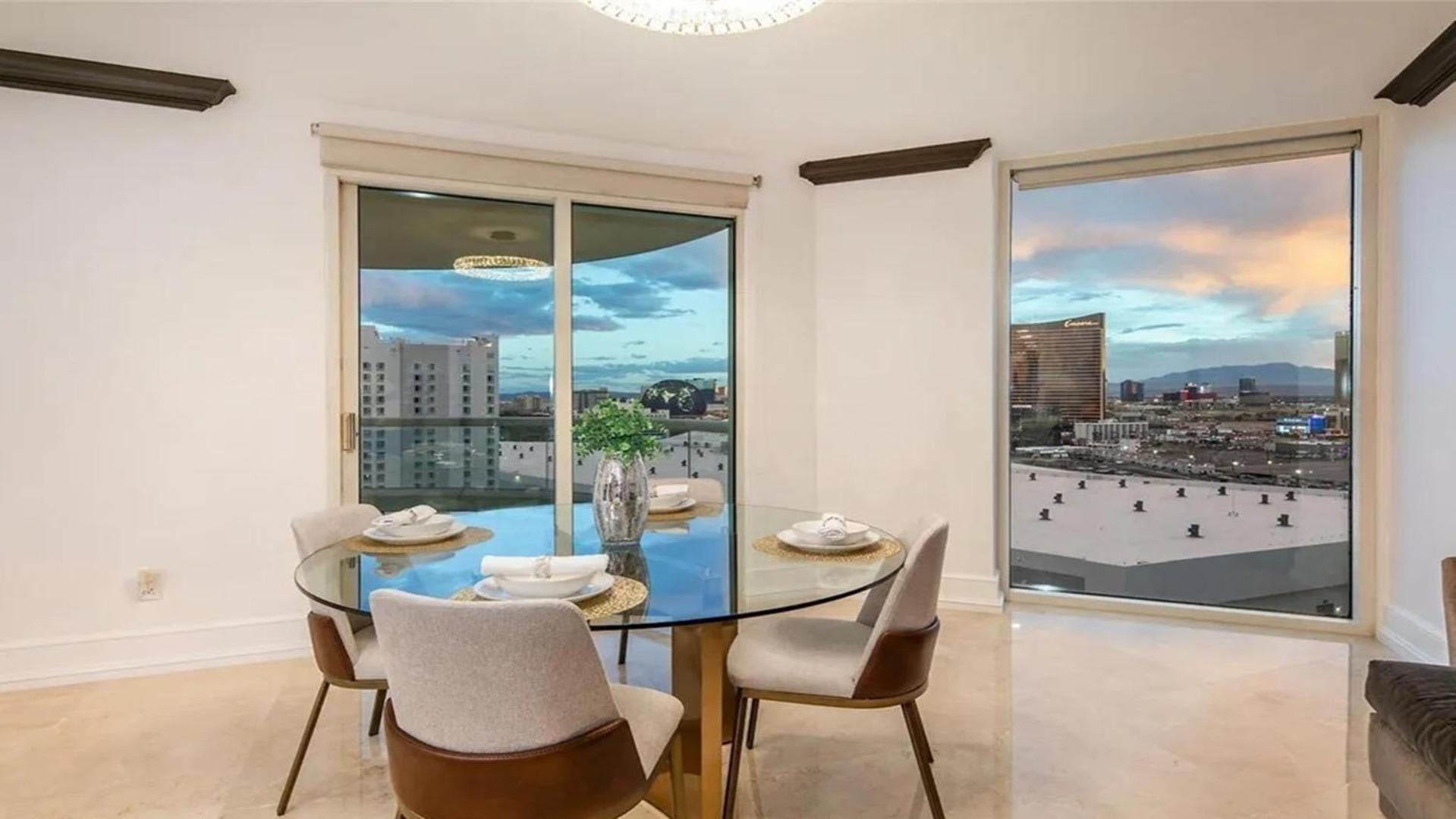 Stunning Four Bedroom Fully Professionally Remodeled Apartment Las Vegas Eksteriør bilde